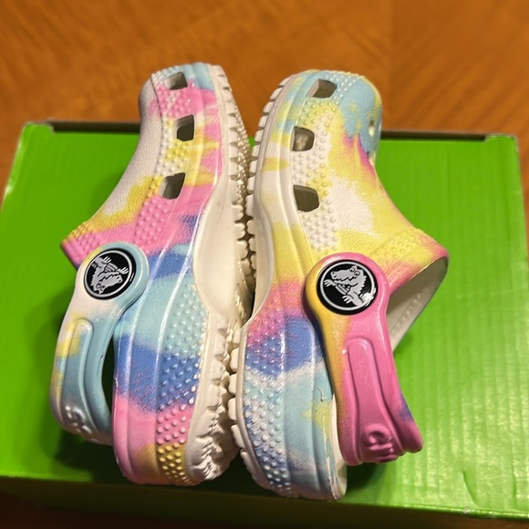 GIRLS TODDLER SIZE 4 CROCS, MEW NEVER WORN - Picture 7 of 9